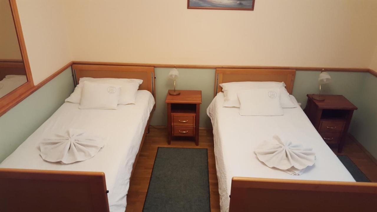 Laetitia Panzio Bed and Breakfast Kaposvár Εξωτερικό φωτογραφία