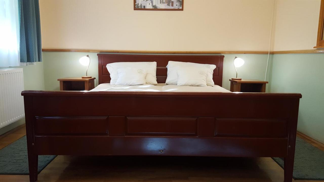 Laetitia Panzio Bed and Breakfast Kaposvár Εξωτερικό φωτογραφία