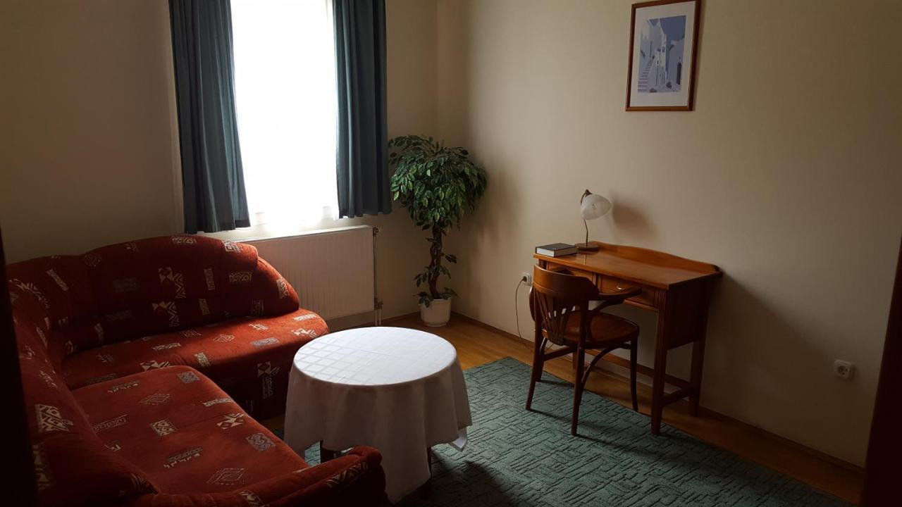 Laetitia Panzio Bed and Breakfast Kaposvár Εξωτερικό φωτογραφία