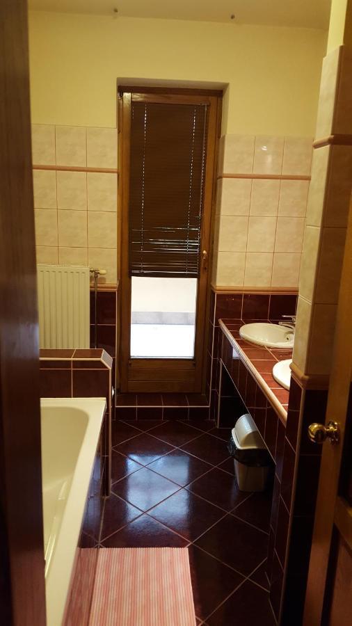 Laetitia Panzio Bed and Breakfast Kaposvár Εξωτερικό φωτογραφία