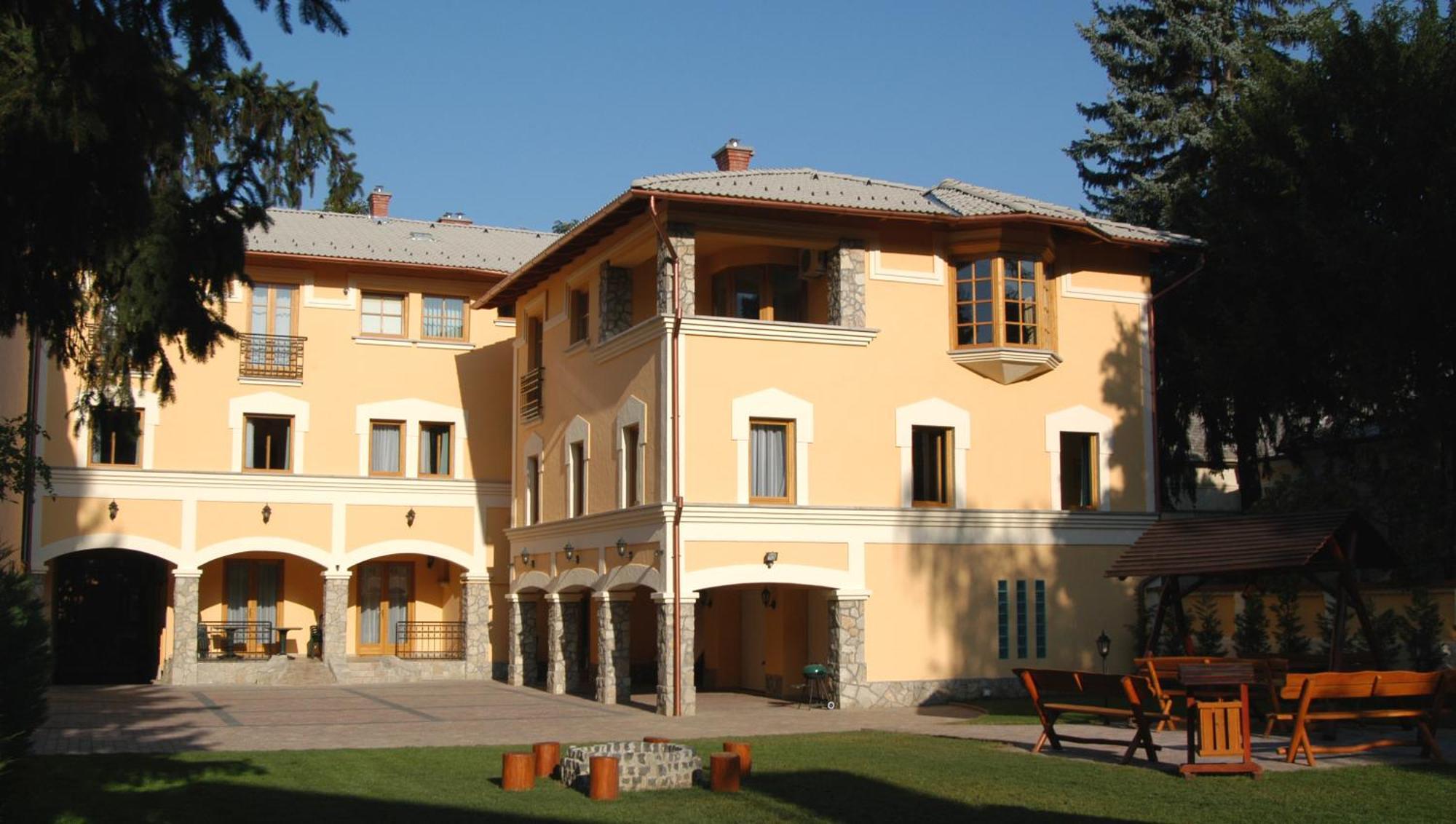 Laetitia Panzio Bed and Breakfast Kaposvár Εξωτερικό φωτογραφία